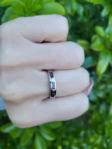 8038: Vintage: Rare 9ct White Gold lilac Amethyst Stacker/ Dress Ring, crisp, demure, geometric set