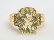 Load image into Gallery viewer, 8270: Vintage: 9ct Gold Statement Large Yellow Beryl 6 Peridot Cocktail Ring
