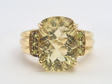 Load image into Gallery viewer, 8270: Vintage: 9ct Gold Statement Large Yellow Beryl 6 Peridot Cocktail Ring
