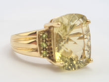 Load image into Gallery viewer, 8270: Vintage: 9ct Gold Statement Large Yellow Beryl 6 Peridot Cocktail Ring
