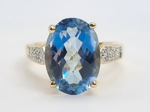 8273:Vintage: 9ct Gold Large Ocean Blue Spinel Diamonds Cocktail Ring