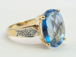 8273:Vintage: 9ct Gold Large Ocean Blue Spinel Diamonds Cocktail Ring