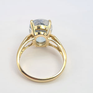 8273:Vintage: 9ct Gold Large Ocean Blue Spinel Diamonds Cocktail Ring