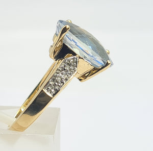 8273:Vintage: 9ct Gold Large Ocean Blue Spinel Diamonds Cocktail Ring