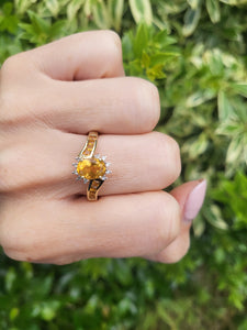 8224: Vintage 9ct Gold 9 Lemon/Orange Citrines 10 Round Cut Diamonds Ring