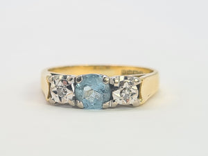 8295: Vintage: 18ct Gold Blue Aquamarine Twin Diamonds Dress Ring- date mark 1973