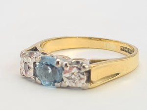 8295: Vintage: 18ct Gold Blue Aquamarine Twin Diamonds Dress Ring- date mark 1973