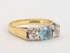 8295: Vintage: 18ct Gold Blue Aquamarine Twin Diamonds Dress Ring- date mark 1973