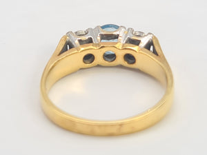 8295: Vintage: 18ct Gold Blue Aquamarine Twin Diamonds Dress Ring- date mark 1973