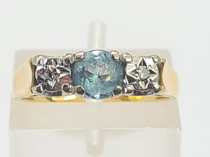 8295: Vintage: 18ct Gold Blue Aquamarine Twin Diamonds Dress Ring- date mark 1973