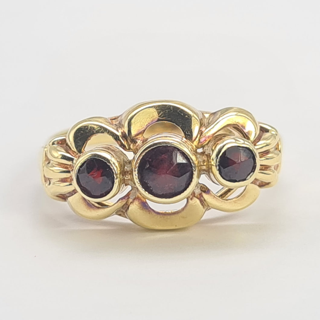 8296: Vintage: 14ct Gold Rich Red Garnets Dress Ring