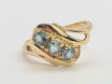 Load image into Gallery viewer, 8314: Vintage: 9ct Gold Mint Green Topaz Trilogy Ring- elegant, eye candy
