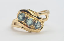 Load image into Gallery viewer, 8314: Vintage: 9ct Gold Mint Green Topaz Trilogy Ring- elegant, eye candy
