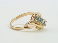 Load image into Gallery viewer, 8314: Vintage: 9ct Gold Mint Green Topaz Trilogy Ring- elegant, eye candy
