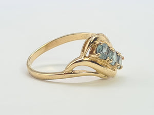 8314: Vintage: 9ct Gold Mint Green Topaz Trilogy Ring- elegant, eye candy