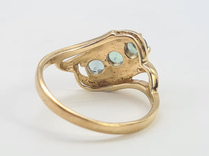 8314: Vintage: 9ct Gold Mint Green Topaz Trilogy Ring- elegant, eye candy