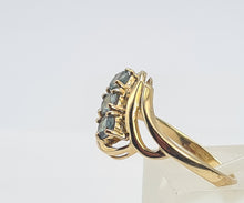 Load image into Gallery viewer, 8314: Vintage: 9ct Gold Mint Green Topaz Trilogy Ring- elegant, eye candy
