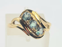 Load image into Gallery viewer, 8314: Vintage: 9ct Gold Mint Green Topaz Trilogy Ring- elegant, eye candy
