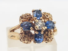 Load image into Gallery viewer, 8311: Vintage: Ornate 9ct Gold Geometric Set Sapphires Ring- Date Mark 1975
