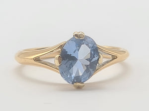 A7050: Vintage & Exquisite 18ct Gold Blue Aquamarine Solitaire Ring- gorgeous stone, understated beauty.