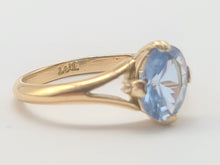 Load image into Gallery viewer, A7050: Vintage &amp; Exquisite 18ct Gold Blue Aquamarine Solitaire Ring- gorgeous stone, understated beauty.
