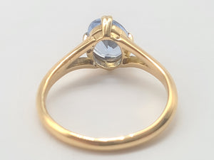 A7050: Vintage & Exquisite 18ct Gold Blue Aquamarine Solitaire Ring- gorgeous stone, understated beauty.