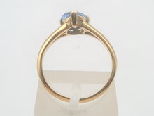 Load image into Gallery viewer, A7050: Vintage &amp; Exquisite 18ct Gold Blue Aquamarine Solitaire Ring- gorgeous stone, understated beauty.
