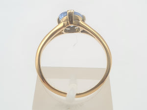 A7050: Vintage & Exquisite 18ct Gold Blue Aquamarine Solitaire Ring- gorgeous stone, understated beauty.