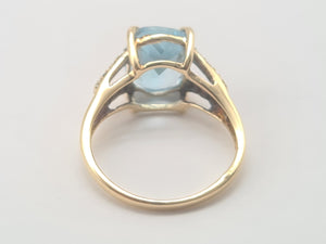 A8265: Vintage: 9ct Gold Swiss Blue Topaz Diamonds Cocktail Ring