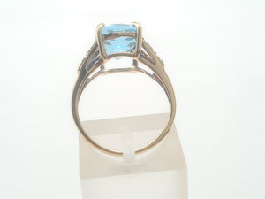 A8265: Vintage: 9ct Gold Swiss Blue Topaz Diamonds Cocktail Ring