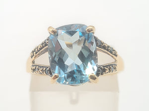 A8265: Vintage: 9ct Gold Swiss Blue Topaz Diamonds Cocktail Ring