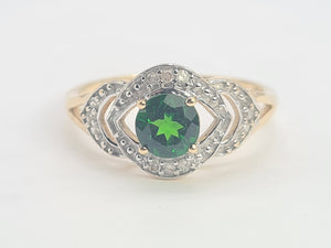 A8344: Vintage: Eye catching 9ct Gold Green Diopside 12 diamonds Halo Dress ring