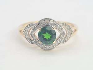 6134:Vintage: 9ct Gold Green Diopside Diamonds Dress Ring- sparkling delight