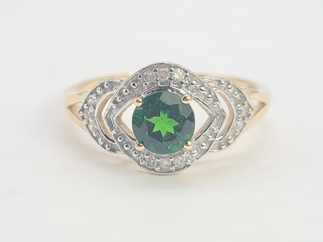 6134:Vintage: 9ct Gold Green Diopside Diamonds Dress Ring- sparkling delight