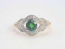 Cargar imagen en el visor de la galería, 6134:Vintage: 9ct Gold Green Diopside Diamonds Dress Ring- sparkling delight
