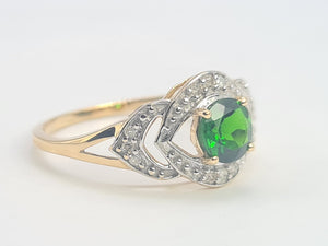 A8344: Vintage: Eye catching 9ct Gold Green Diopside 12 diamonds Halo Dress ring