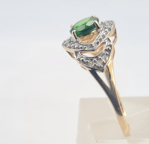 A8344: Vintage: Eye catching 9ct Gold Green Diopside 12 diamonds Halo Dress ring