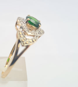 6134:Vintage: 9ct Gold Green Diopside Diamonds Dress Ring- sparkling delight