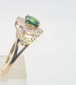 A8344: Vintage: Eye catching 9ct Gold Green Diopside 12 diamonds Halo Dress ring