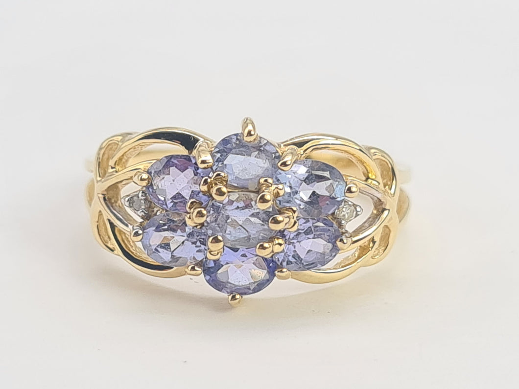 A8350: Vintage; 9ct Gold Blue Tanzanites Round Cut Diamonds Dress Ring- lovely, fresh combination