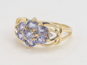 A8350: Vintage; 9ct Gold Blue Tanzanites Round Cut Diamonds Dress Ring- lovely, fresh combination