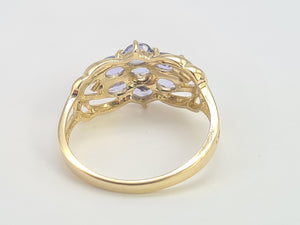 A8350: Vintage; 9ct Gold Blue Tanzanites Round Cut Diamonds Dress Ring- lovely, fresh combination