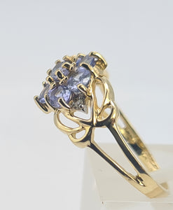 A8350: Vintage; 9ct Gold Blue Tanzanites Round Cut Diamonds Dress Ring- lovely, fresh combination