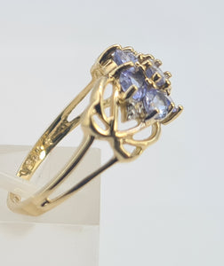 A8350: Vintage; 9ct Gold Blue Tanzanites Round Cut Diamonds Dress Ring- lovely, fresh combination