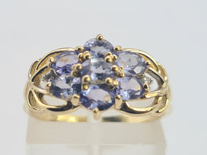 A8350: Vintage; 9ct Gold Blue Tanzanites Round Cut Diamonds Dress Ring- lovely, fresh combination