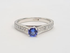 8354: Vintage: 18ct White Gold Blue Tanzanite 16 Diamonds Dress Ring- crisp, clean, eye candy