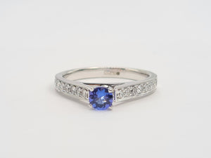 8354: Vintage: 18ct White Gold Blue Tanzanite 16 Diamonds Dress Ring- crisp, clean, eye candy