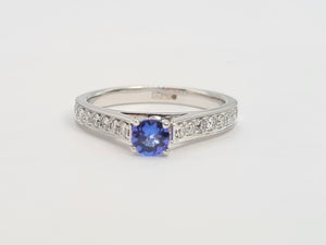 8354: Vintage: 18ct White Gold Blue Tanzanite 16 Diamonds Dress Ring- crisp, clean, eye candy