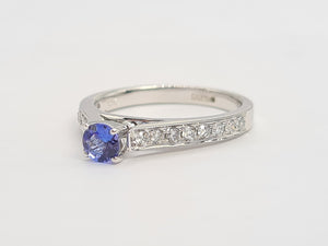 8354: Vintage: 18ct White Gold Blue Tanzanite 16 Diamonds Dress Ring- crisp, clean, eye candy