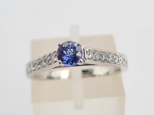 8354: Vintage: 18ct White Gold Blue Tanzanite 16 Diamonds Dress Ring- crisp, clean, eye candy